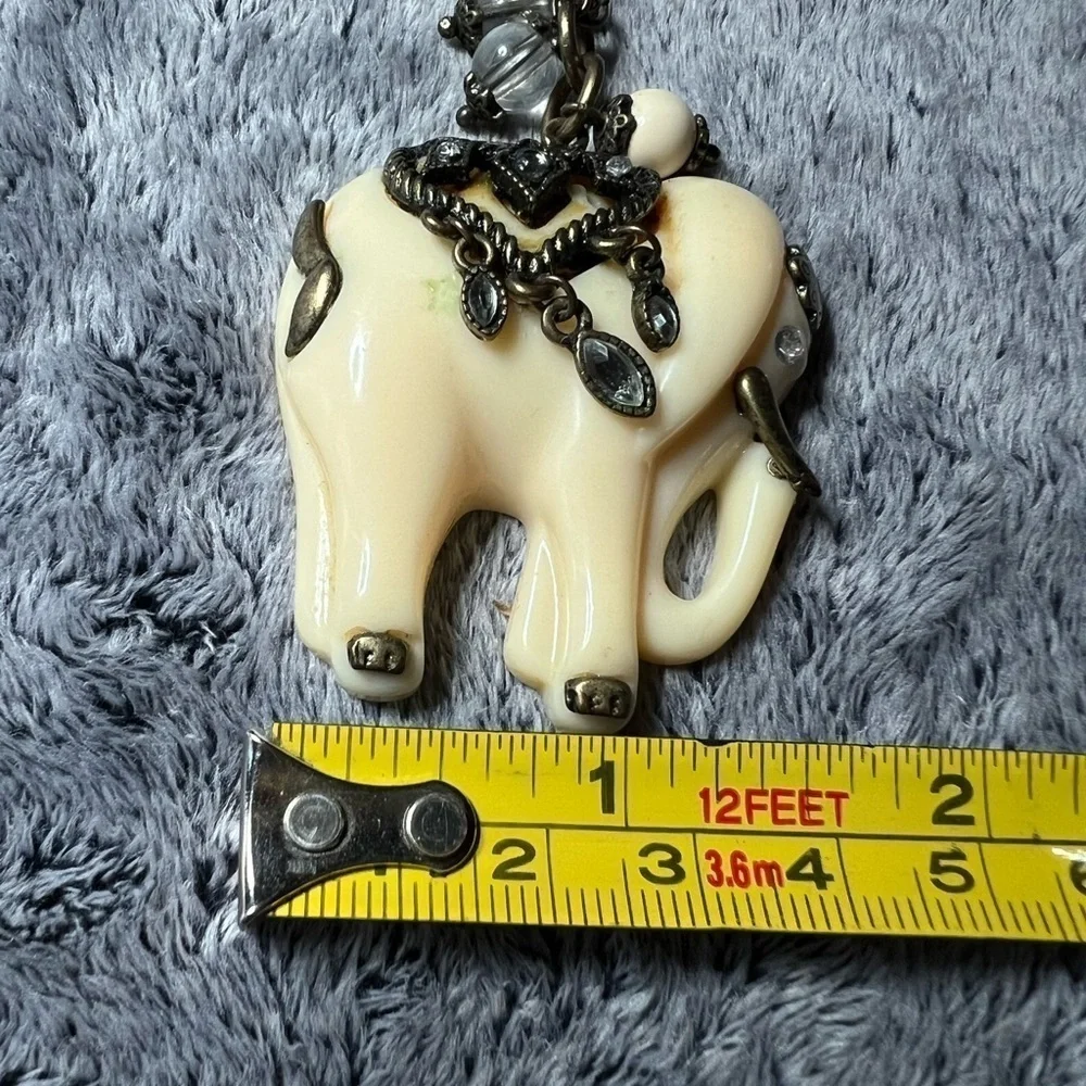 Vintage Ivory Resin Elephant Pendant Necklace 18in